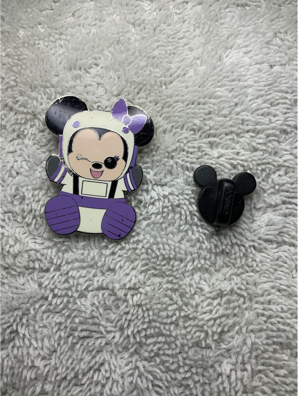 Disney Minnie Mouse Purple Astronaut Hidden Mickey Pin